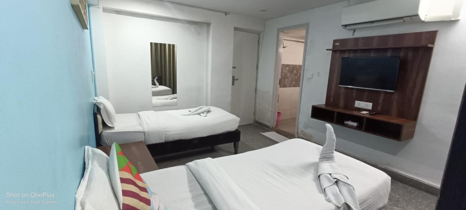 Nuab House - Near Fortis, Max, Medanta, Paras Hospitals And Huda Metro Gurgaon Buitenkant foto
