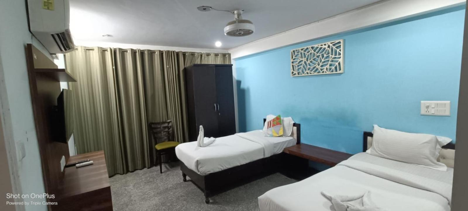 Nuab House - Near Fortis, Max, Medanta, Paras Hospitals And Huda Metro Gurgaon Buitenkant foto
